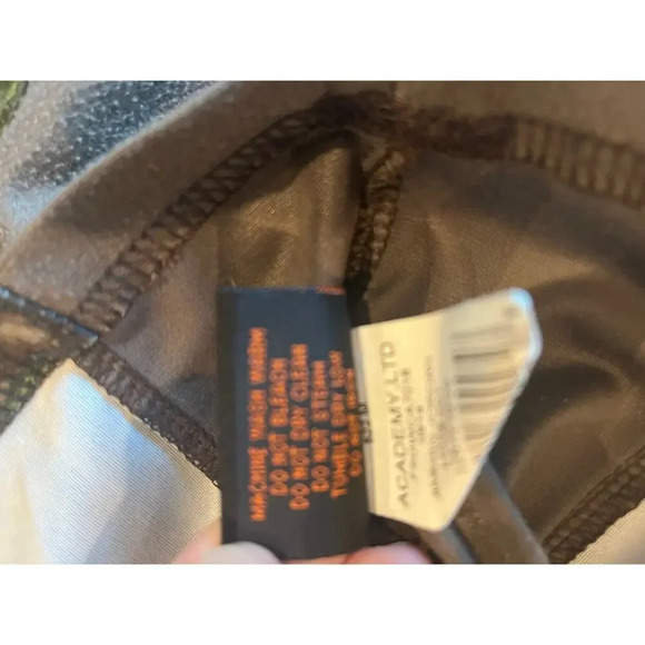 Realtree Camouflage Men's Sweater with Gray Accents - Picture 13 of 15